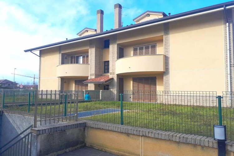 TRILOCALE CON GIARDINO E TAVERNA Masate