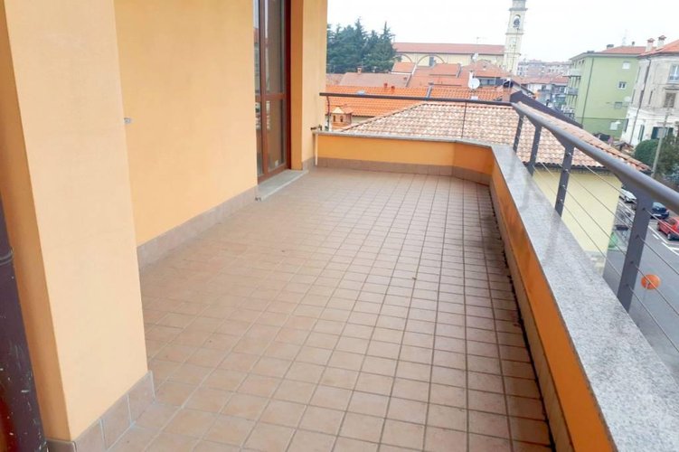 QUATTRO LOCALI CON AMPIO TERRAZZO Cambiago