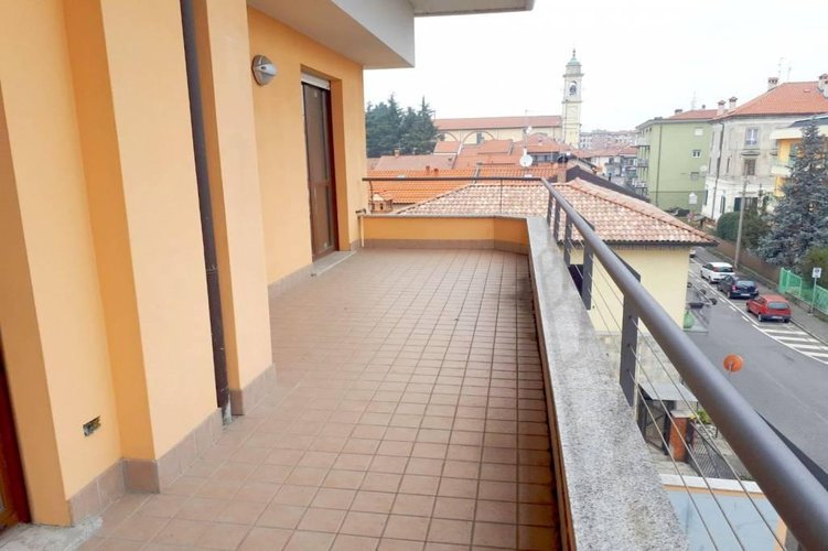 QUATTRO LOCALI CON AMPIO TERRAZZO Cambiago