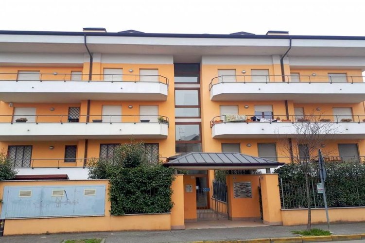 QUATTRO LOCALI CON AMPIO TERRAZZO Cambiago