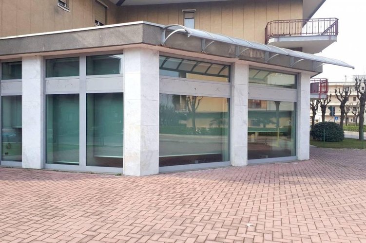 UFFICIO/ATTIVITA' COMMERCIALE IN CENTRO PAESE Carugate
