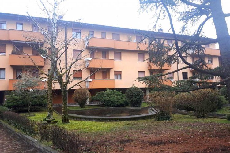 AMPIO TRE LOCALI ULTIMO PIANO Masate