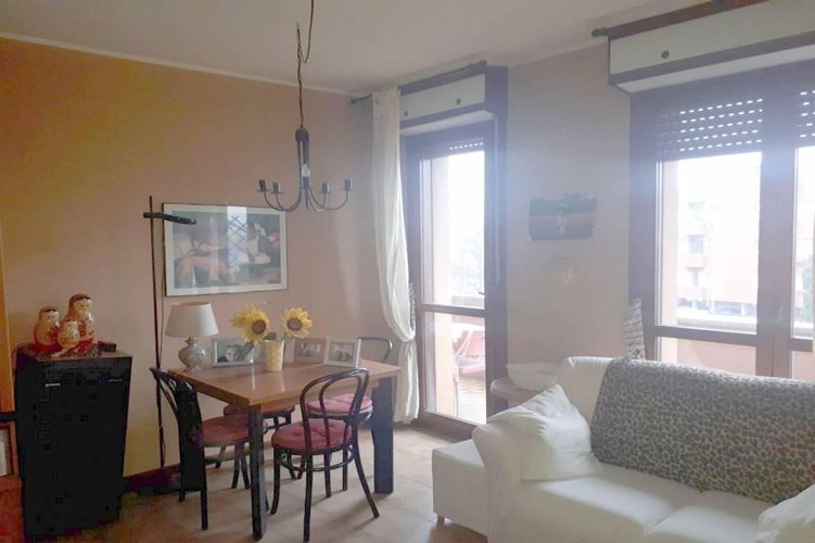 AMPIO TRE LOCALI ULTIMO PIANO Masate