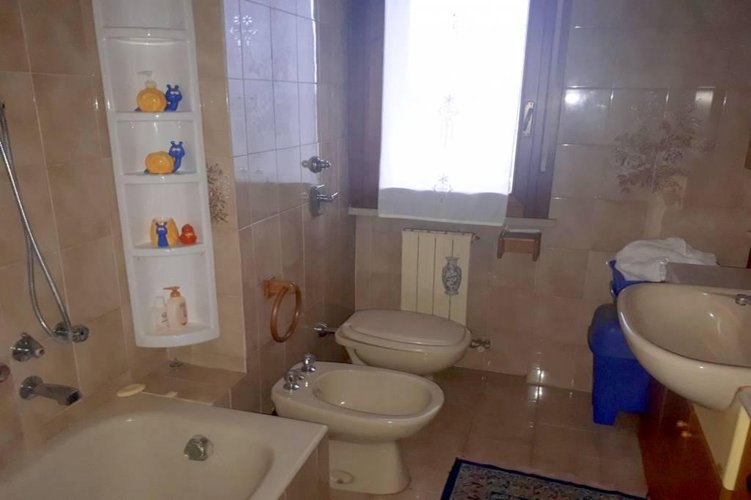 AMPIO TRE LOCALI ULTIMO PIANO Masate