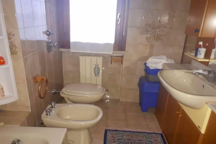 AMPIO TRE LOCALI ULTIMO PIANO Masate