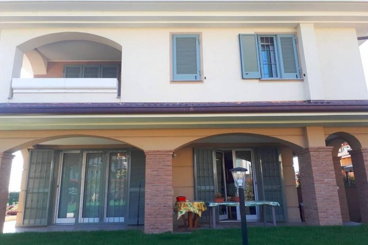 SPLENDIDA VILLA BIFAMILIARE DEL 2015 Bussero