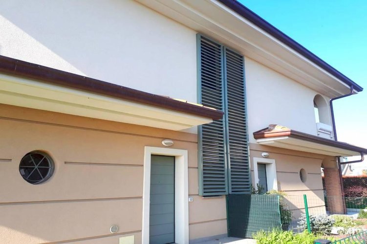 SPLENDIDA VILLA BIFAMILIARE DEL 2015 Bussero