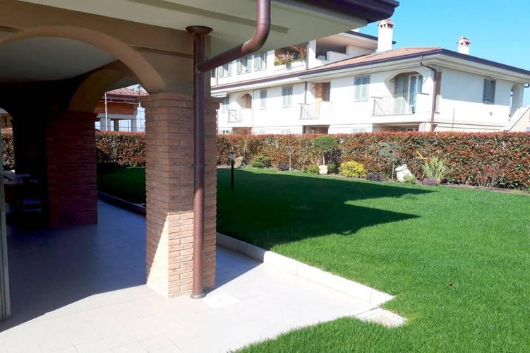 SPLENDIDA VILLA BIFAMILIARE DEL 2015 Bussero