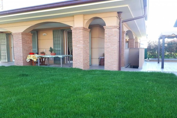 SPLENDIDA VILLA BIFAMILIARE DEL 2015 Bussero