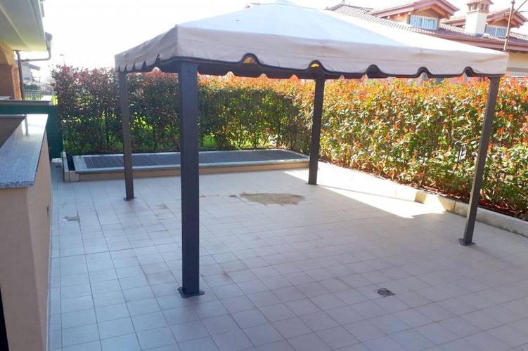 SPLENDIDA VILLA BIFAMILIARE DEL 2015 Bussero