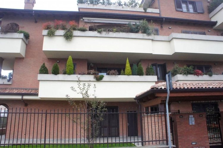4 LOCALI CON TAVERNA, GIARDINO E INGESSO INDIPENDENTE