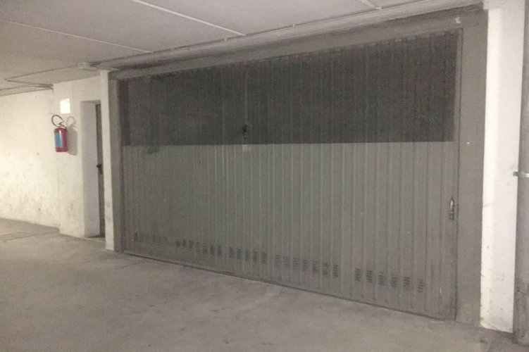 AMPIO BOX/MAGAZZINO DI 50 MQ Carugate