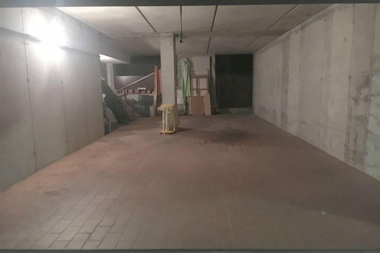 AMPIO BOX/MAGAZZINO DI 50 MQ Carugate