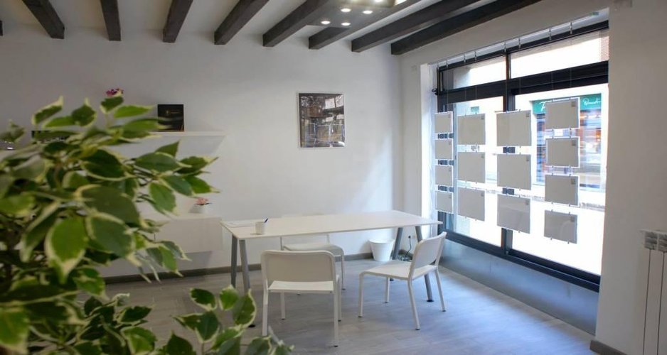 AMPIO BOX/MAGAZZINO DI 50 MQ Carugate