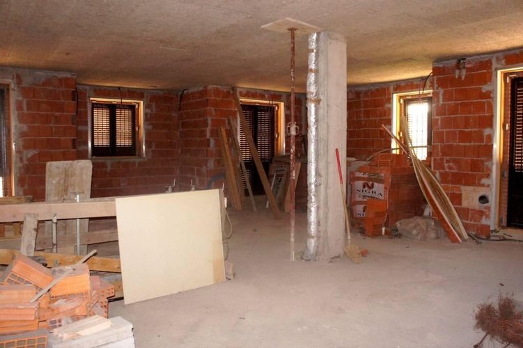 4 LOCALI CON TAVERNA, GIARDINO E INGESSO INDIPENDENTE Carugate