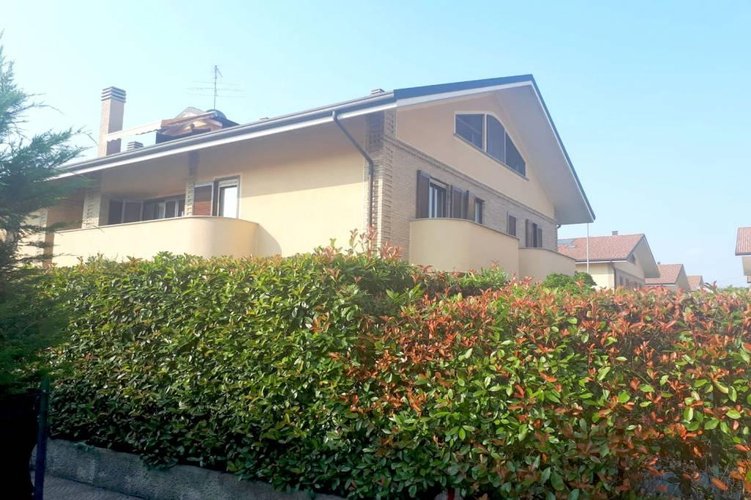 TRILOCALE CON TERRAZZO Masate