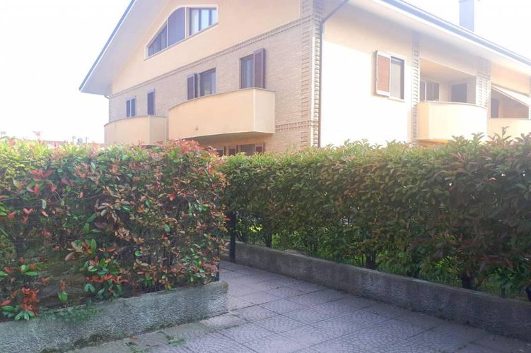 TRILOCALE CON TERRAZZO Masate