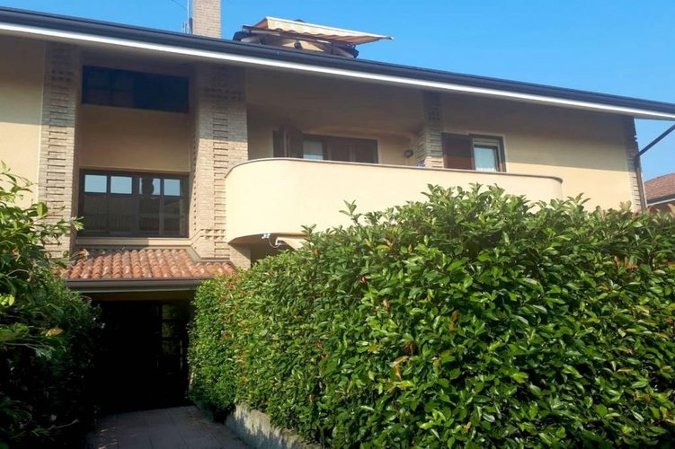 TRILOCALE CON TERRAZZO Masate