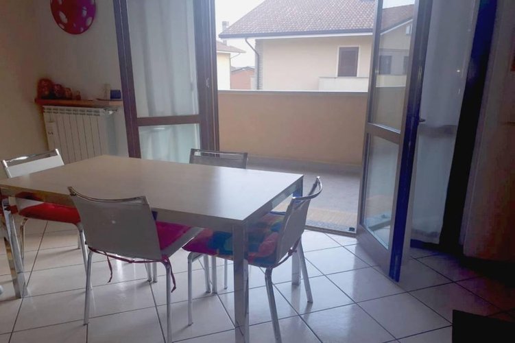 TRILOCALE CON TERRAZZO Masate