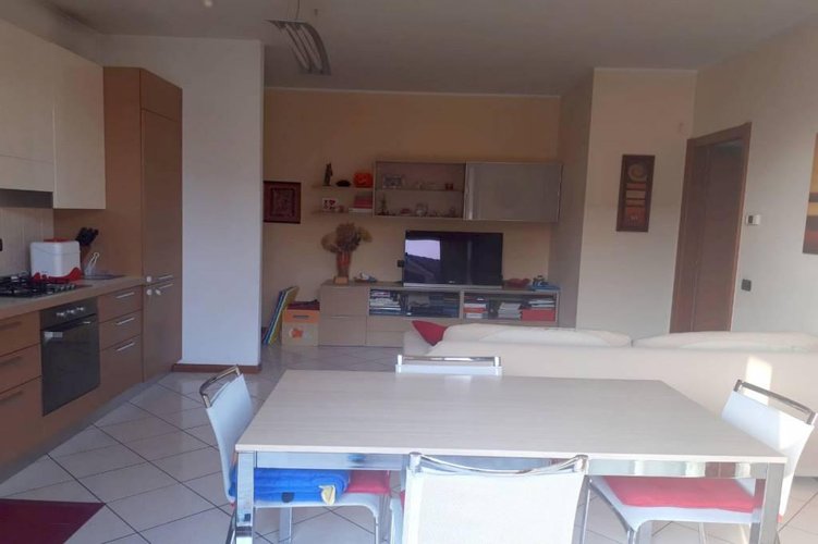 TRILOCALE CON TERRAZZO Masate