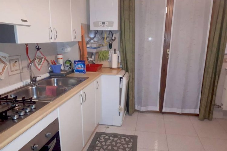 TRE LOCALI CON CUCINA ABITABILE IN CENTRO PAESE Carugate