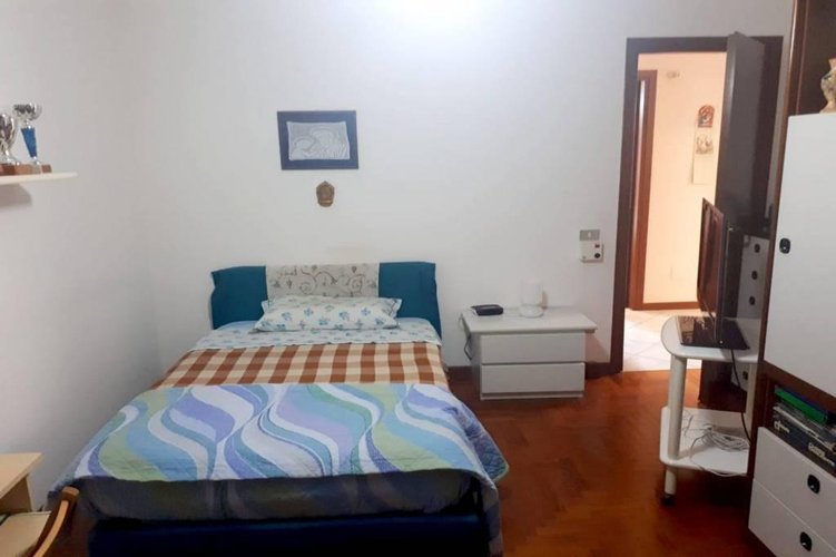 TRE LOCALI CON CUCINA ABITABILE IN CENTRO PAESE Carugate