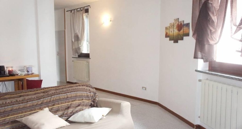 TRE LOCALI IN CENTRO PAESE Trezzano Rosa