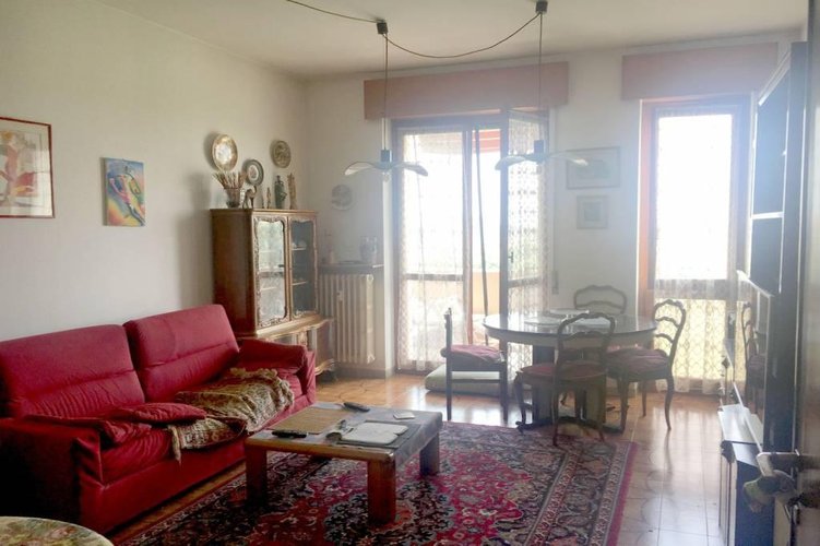 AMPIO TRE LOCALI AL PIANO ALTO Basiano