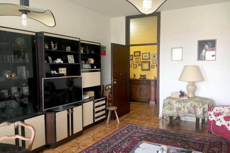 AMPIO TRE LOCALI AL PIANO ALTO Basiano