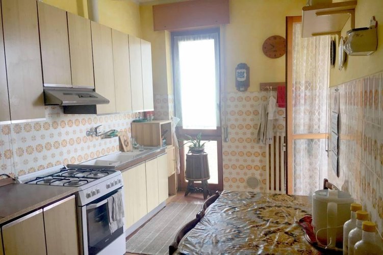 AMPIO TRE LOCALI AL PIANO ALTO Basiano