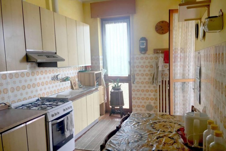 AMPIO TRE LOCALI AL PIANO ALTO Basiano