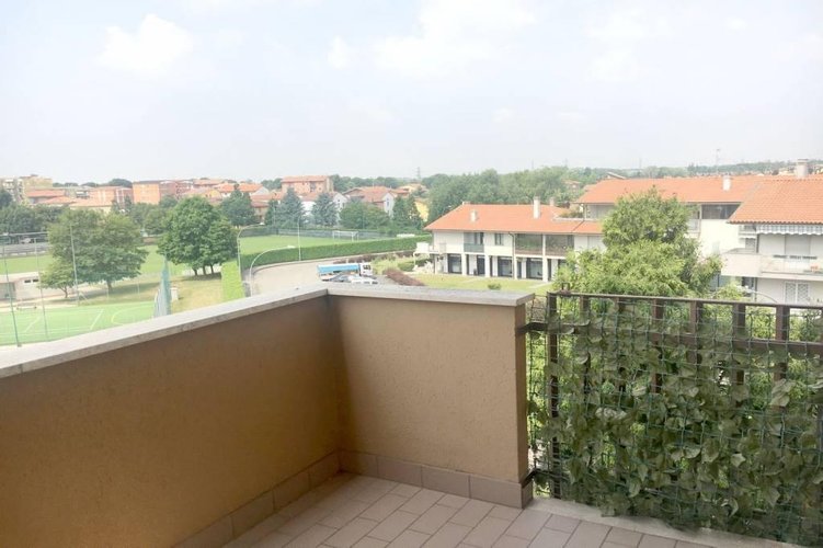 AMPIO TRE LOCALI AL PIANO ALTO Basiano