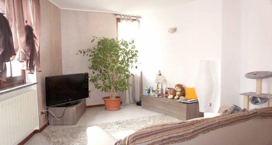 TRE LOCALI IN CENTRO PAESE Trezzano Rosa