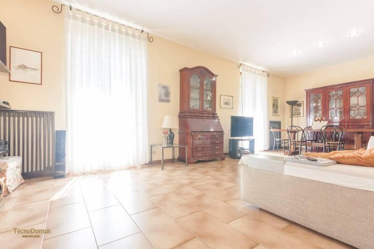 QUATTRO LOCALI IN CORSO VERCELLI Milano