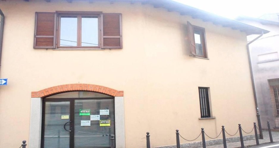 TRE LOCALI IN CENTRO PAESE Trezzano Rosa