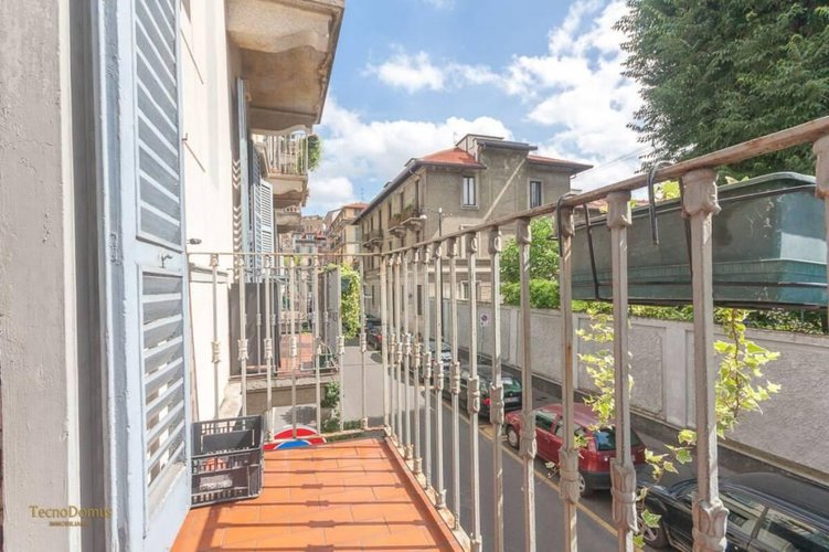 QUATTRO LOCALI IN CORSO VERCELLI Milano
