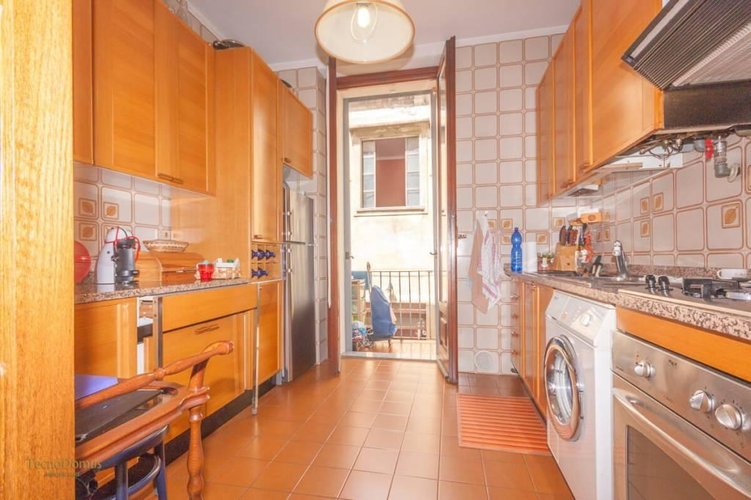 QUATTRO LOCALI IN CORSO VERCELLI Milano