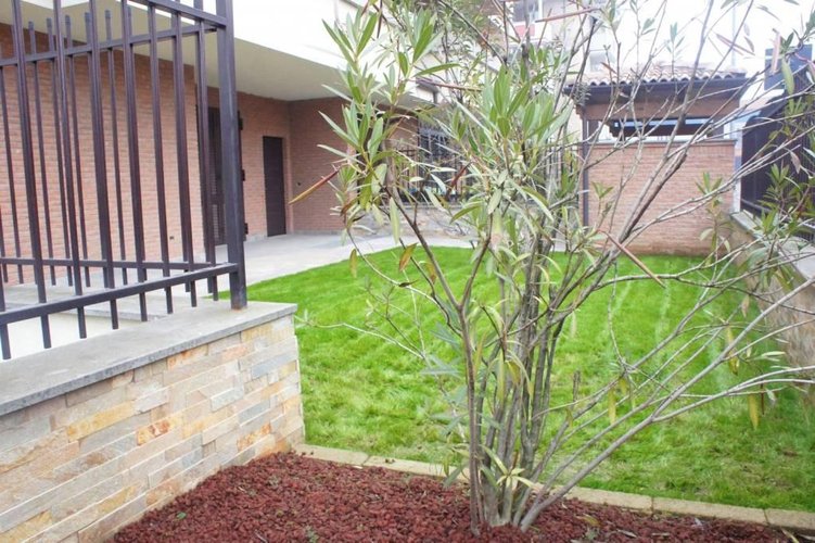 4 LOCALI CON TAVERNA, GIARDINO E INGESSO INDIPENDENTE Carugate