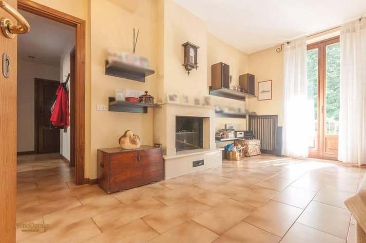 QUATTRO LOCALI IN CORSO VERCELLI Milano