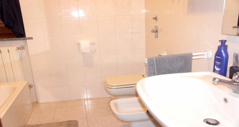 TRE LOCALI IN CENTRO PAESE Trezzano Rosa