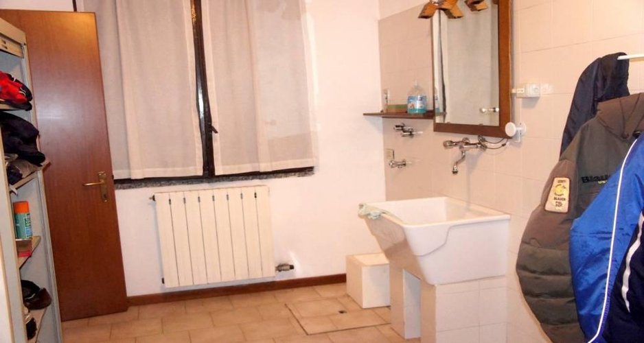 TRE LOCALI IN CENTRO PAESE Trezzano Rosa