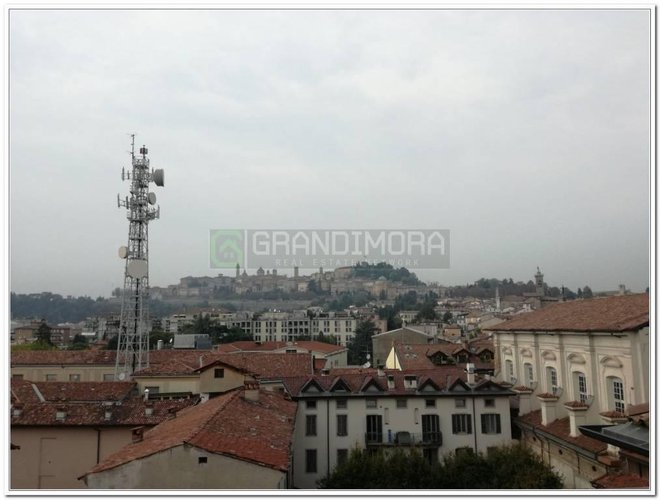 Ufficio panoramico ultimo piano con terrazzi vivibili Bergamo