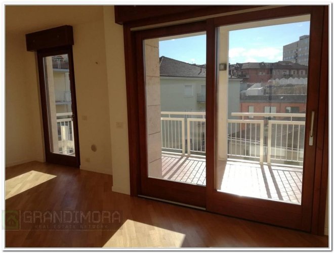 bilocale grande terrazzo vivibile piano alto Bergamo