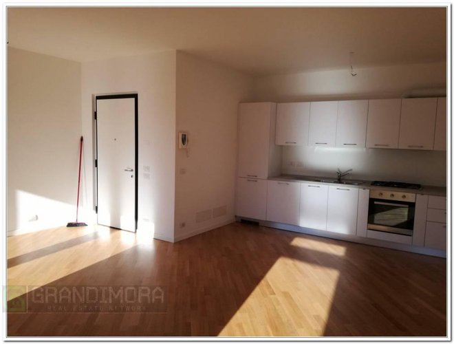 bilocale grande terrazzo vivibile piano alto Bergamo