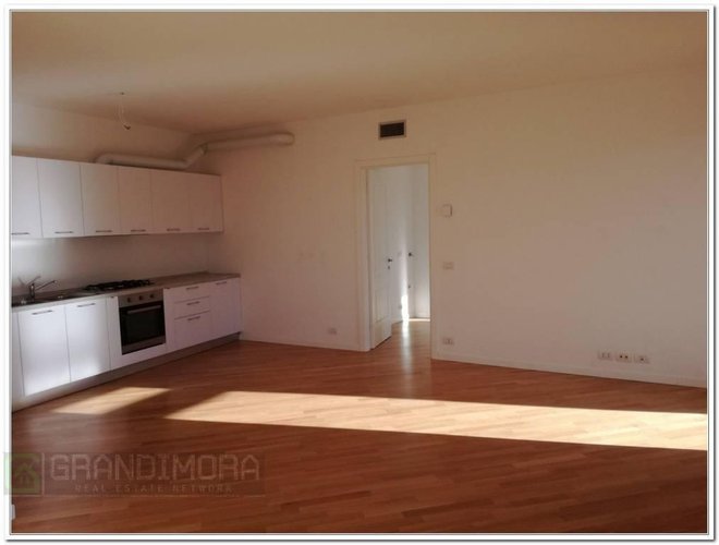 bilocale grande terrazzo vivibile piano alto Bergamo