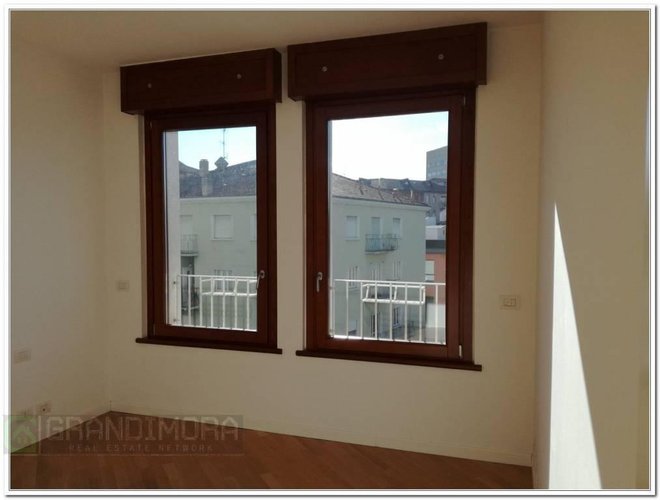 bilocale grande terrazzo vivibile piano alto Bergamo