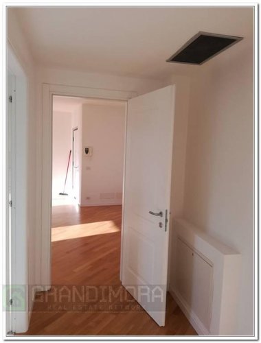 bilocale grande terrazzo vivibile piano alto Bergamo