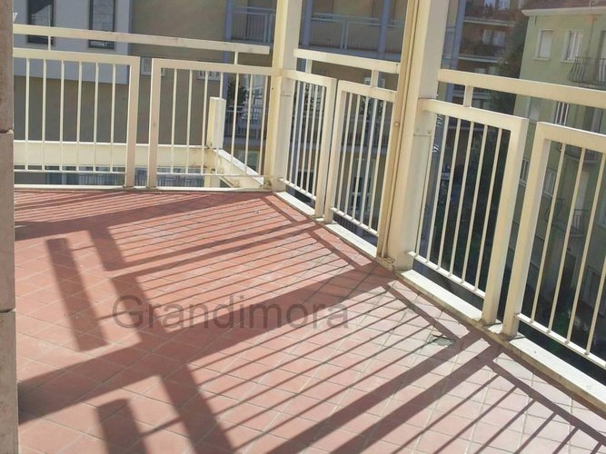 bilocale grande terrazzo vivibile piano alto Bergamo