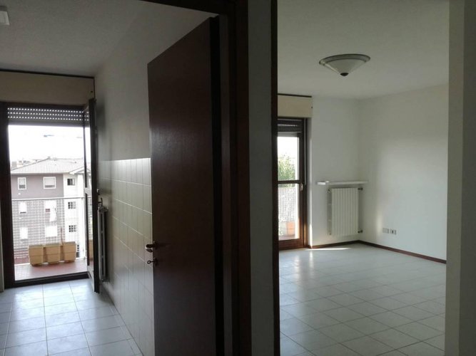 panoramico ultimo piano ampio trilocale cucina abitabile Dalmine