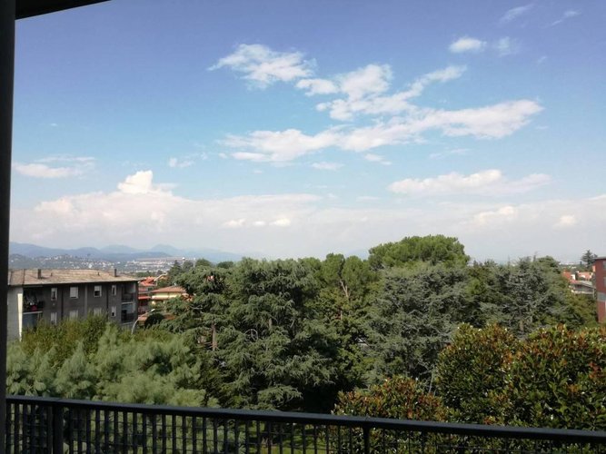 panoramico ultimo piano ampio trilocale cucina abitabile Dalmine